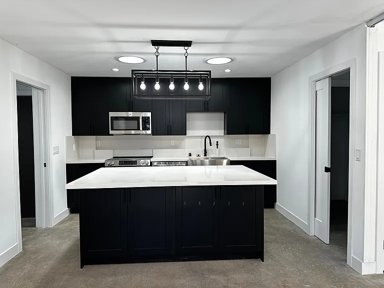 501 1/2 Grand Ave — Photo 1