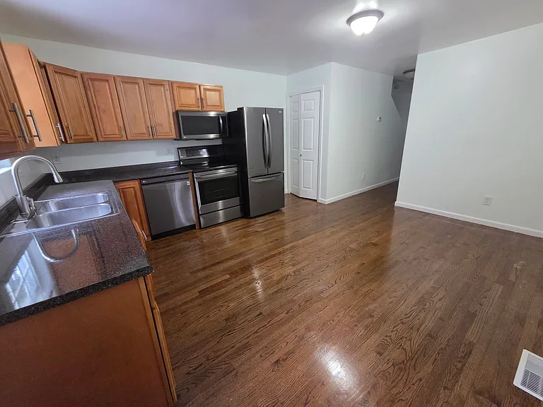 5 Stone Ave #1 — Photo 12