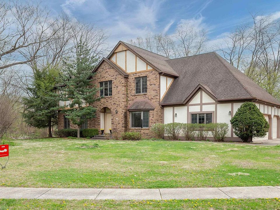 1st image of 36 Wildwood Dr