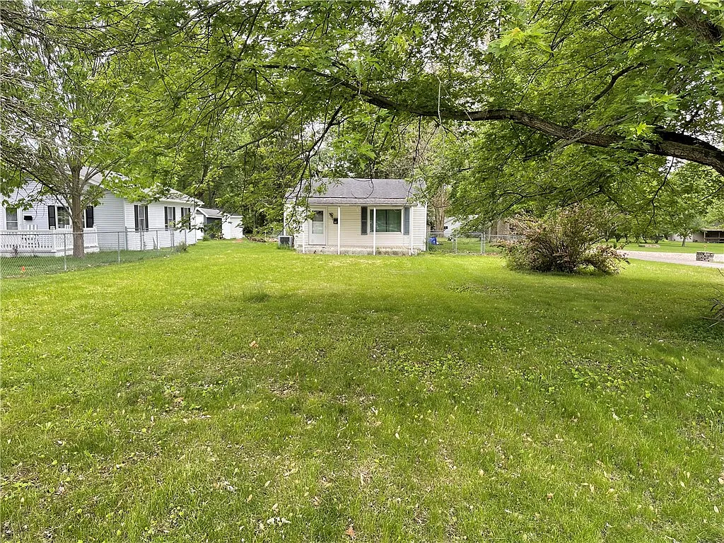 35 Grays Ln photo 1