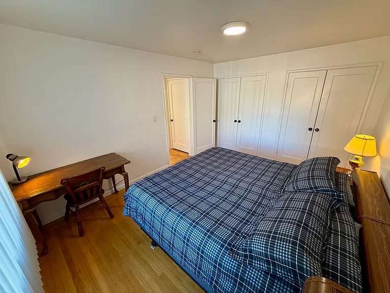 2044 Yale St — Photo 9