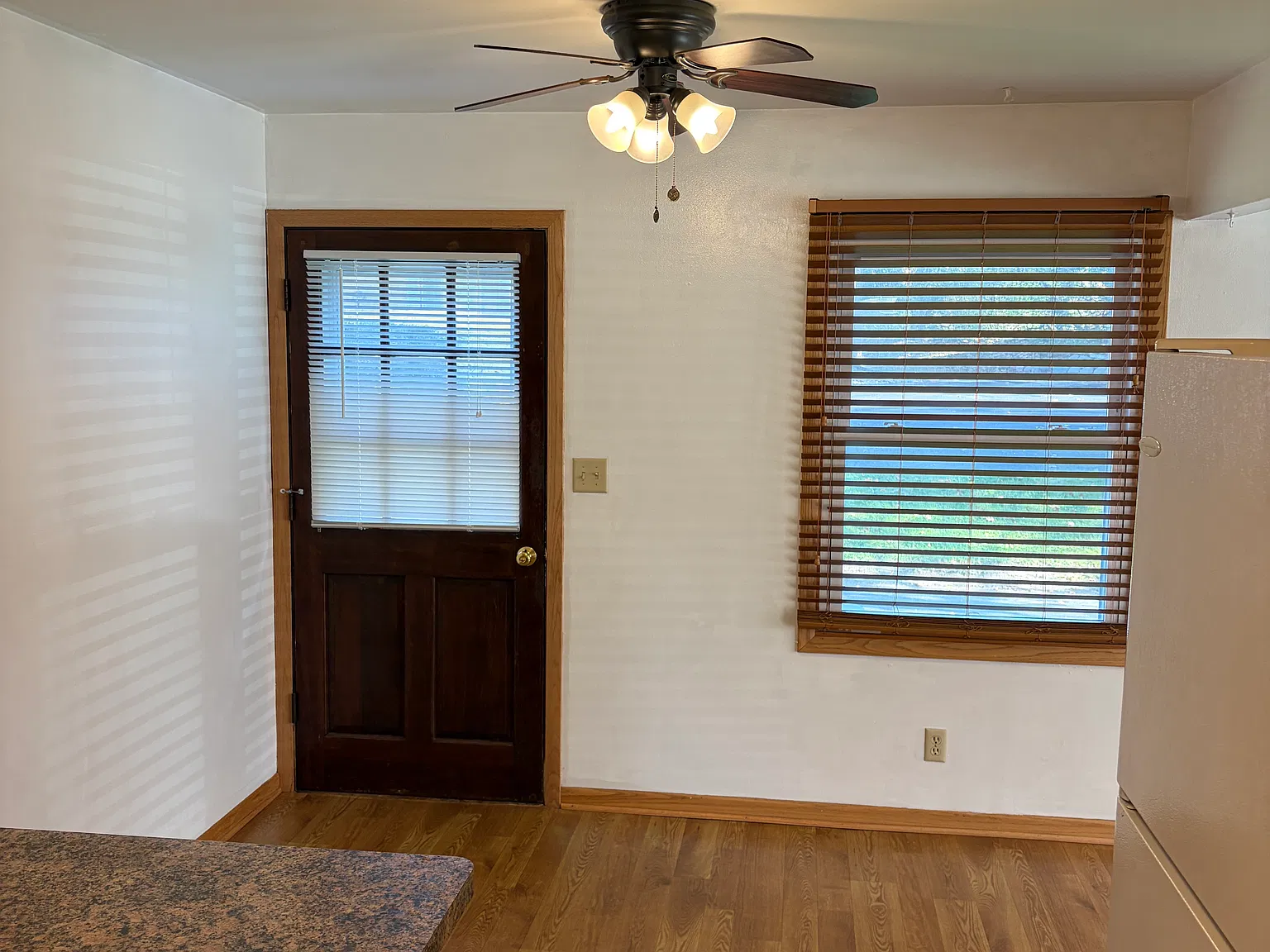3 bed, 1.5 bath, 1300 sqft, $1,805 — Photo 3