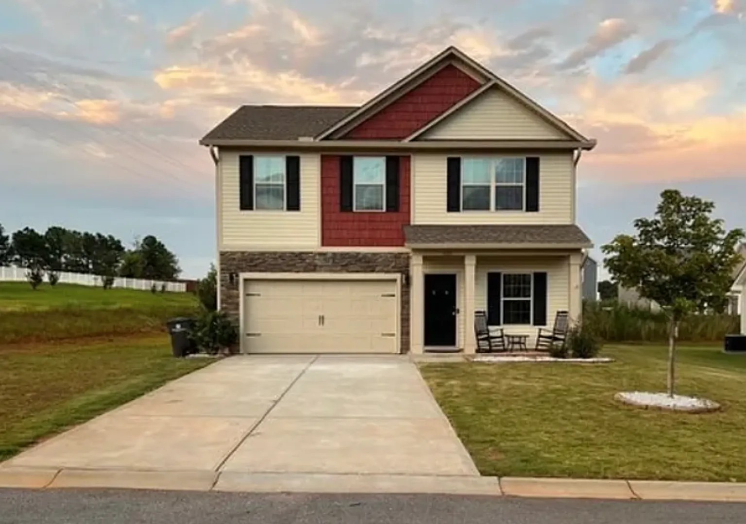 5 Bedroom 3 Bathroom Home in Pendleton — Photo 1