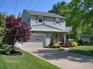30300 Crestview Dr, Bay Village, OH
