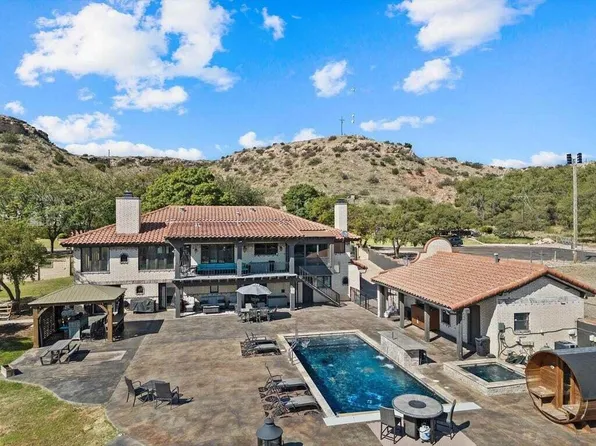 98 S Lakeshore Dr, Ransom Canyon, TX 79366