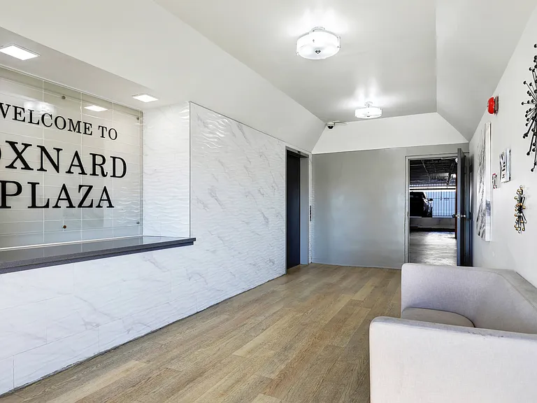 Oxnard Plaza — Photo 22