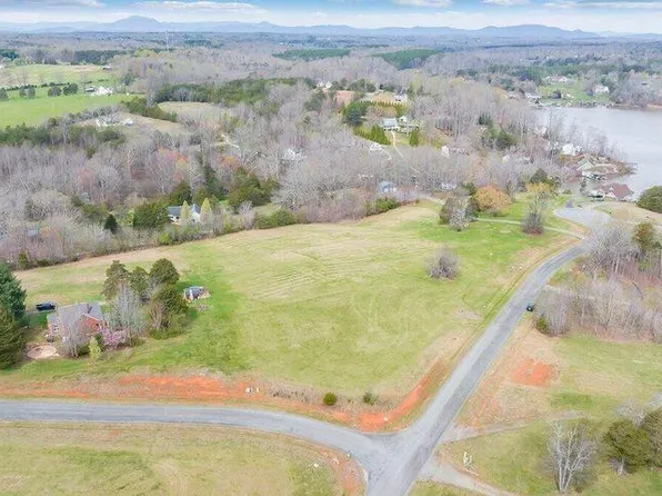 27 Augusta Way, Wirtz, VA 24184