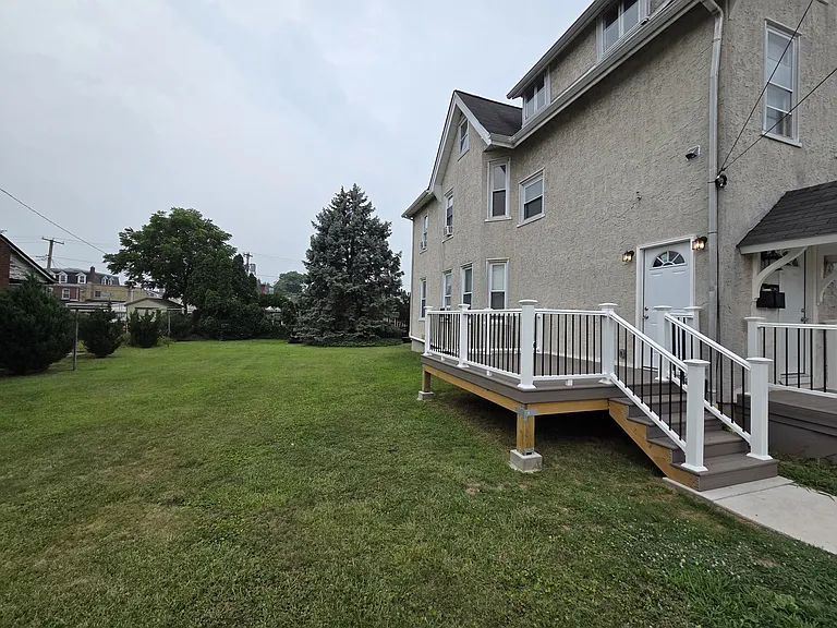 146 E 2nd St #2 — Photo 18