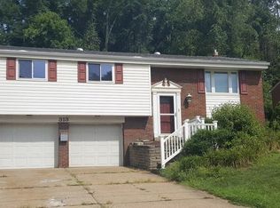313 Castle Dr, West Mifflin, PA 15122