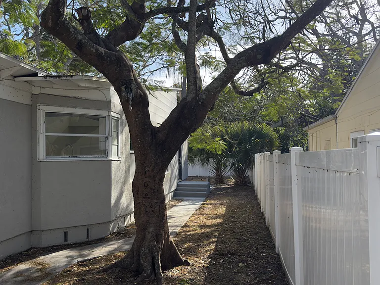2223 W Harbor Dr S — Photo 12