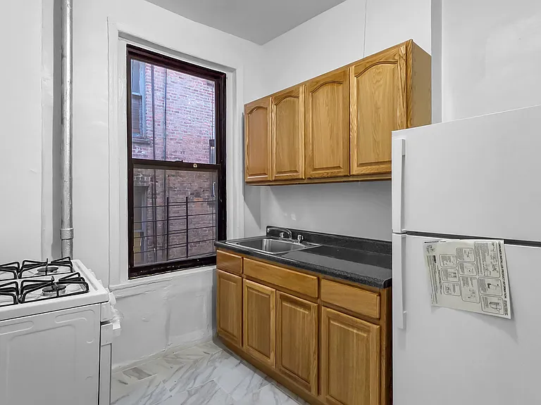 102 Nagle Ave #4 — Photo 4