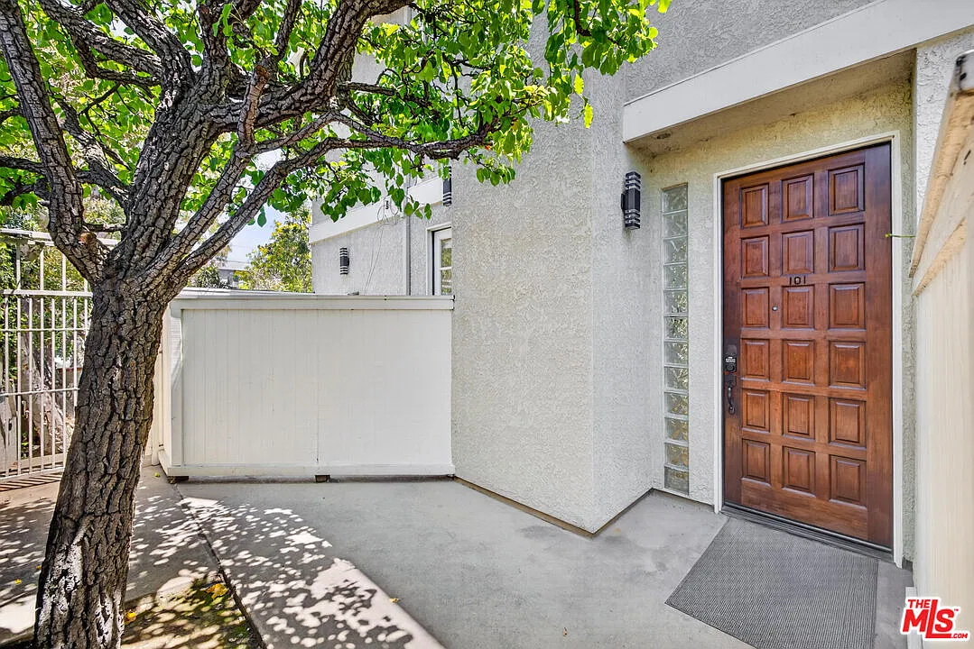 2 bed, 3.0 bath, 1418 sqft, $5,000 — Photo 1