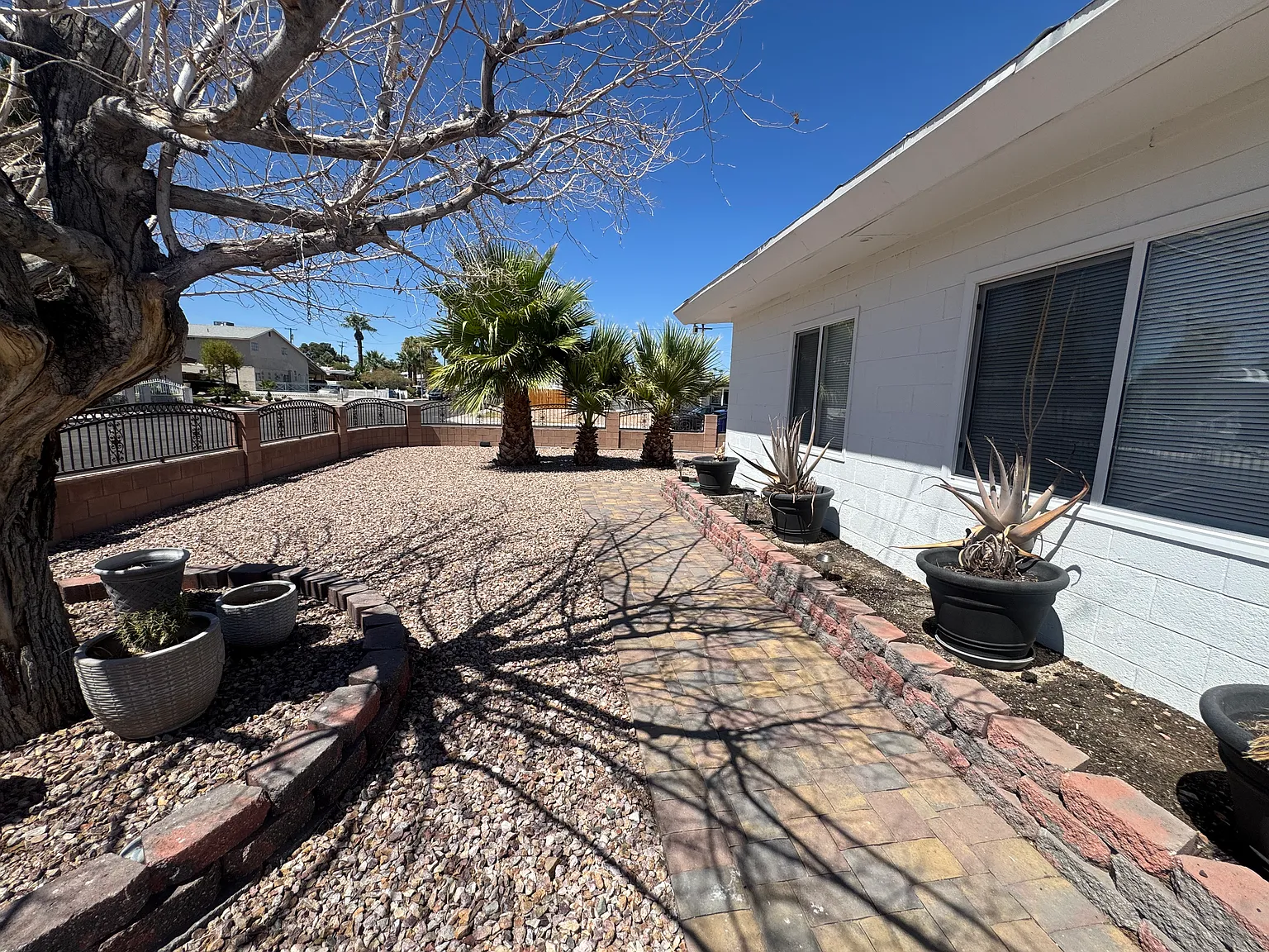 5 bed, 2400 sqft, $3,500 — Photo 3