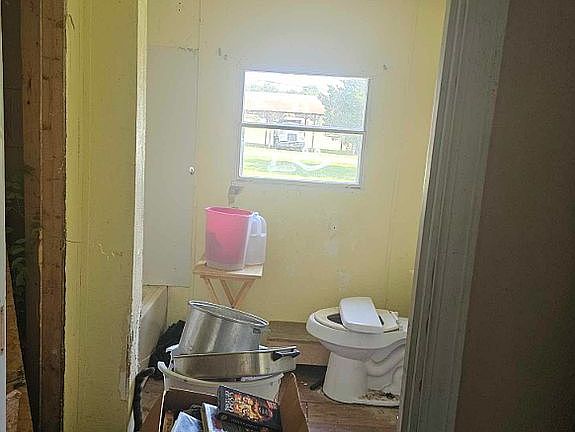 3rd image of 231 E Jackson St