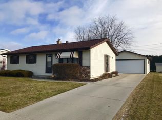 945 S 41st St, Manitowoc, WI 54220