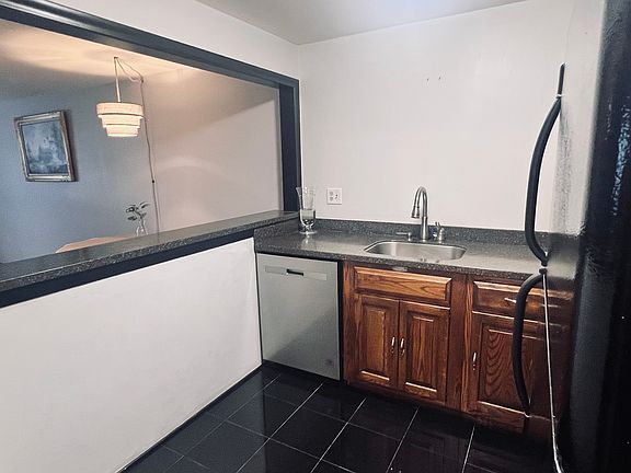 5th image of 35 Berlin St #11