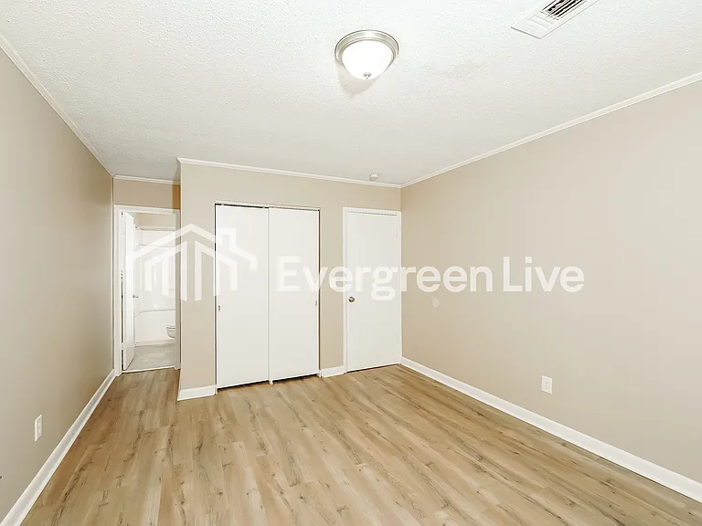 5021 Oak Leaf Cir — Photo 13