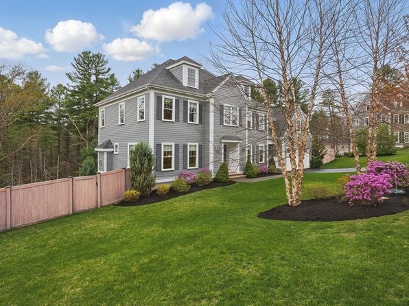 3 Willow Ln, Bedford, MA 01730