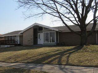 516 Parkside Dr, Rockford, IL 61108