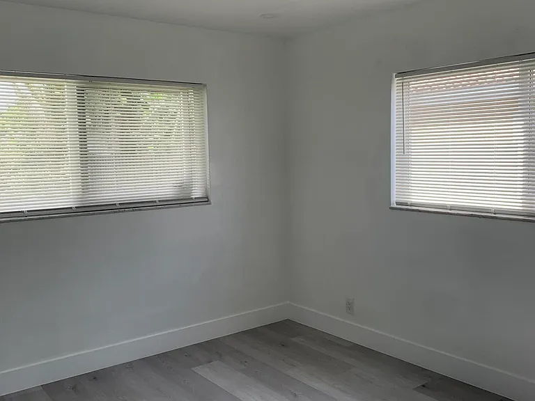4005 NW 76th Ave — Photo 24