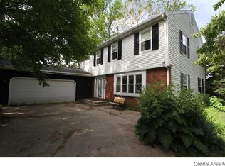 880 Oxford Dr, Chatham, IL 62629