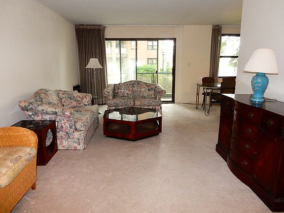2nd image of 4 Birchwood Ct APT 1E