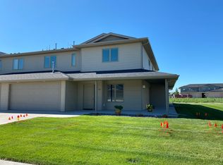 743 Mayflower Dr, Bismarck, ND 58504