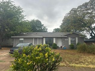 1521 E Red Bird Ln, Dallas, TX 75241