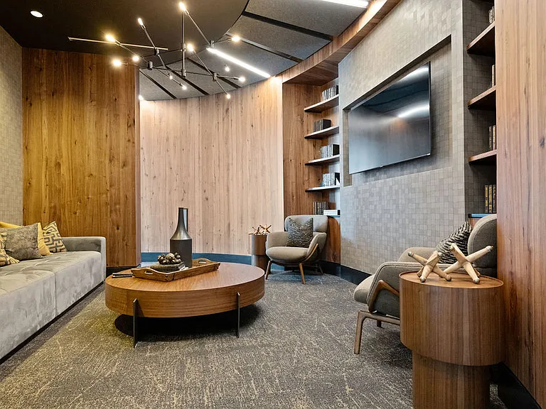 Madison West Elm — Photo 38