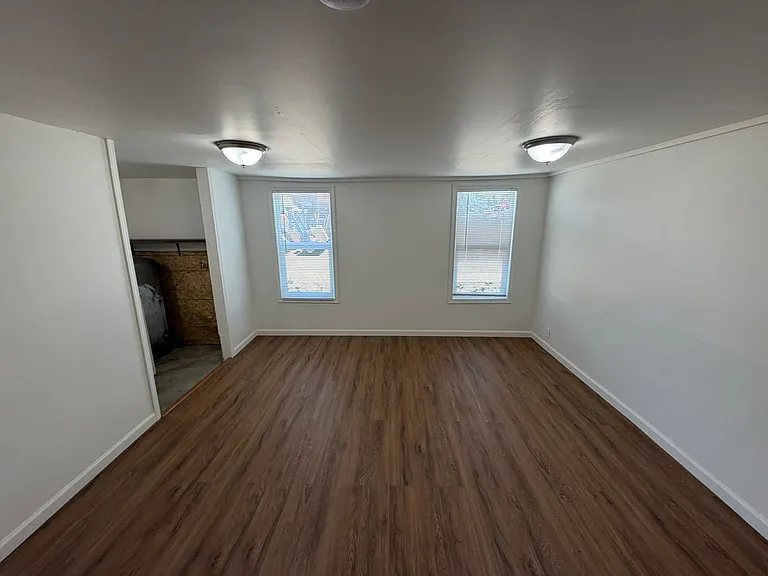 3435 Kathryn Ave NE — Photo 8