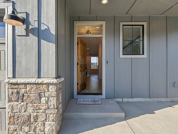 3rd image of 874 SE 37th St
