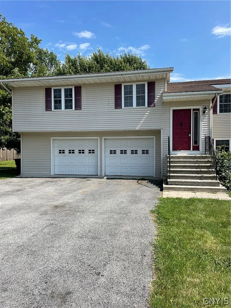 3 bed, 2.0 bath, 3808 sqft, $2,200 — Photo 1