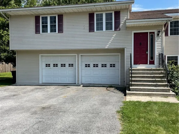 203 Woolsey St, Sackets Harbor, NY 13685