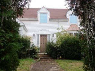 33 Harborview Ave, Bristol, RI 02809