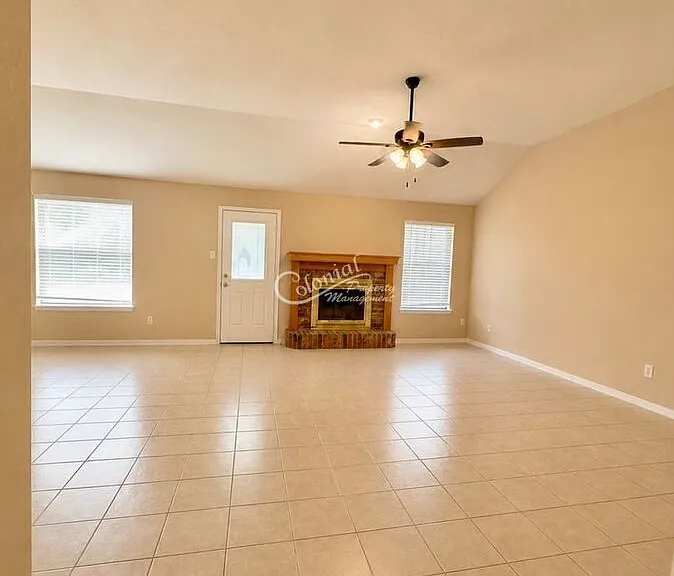 901 Kelso Dr — Photo 4