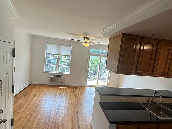 5th image of 130 De Graw St #3