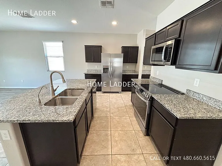 10453 E Cliffrose Ln — Photo 8