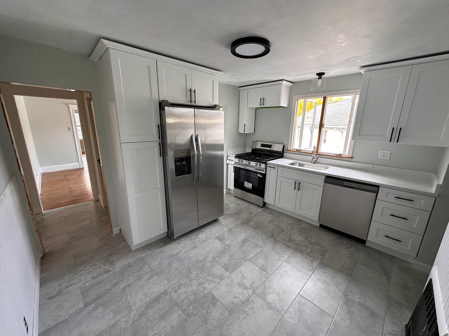 4 bed, 2000 sqft, $4,000 — Photo 4