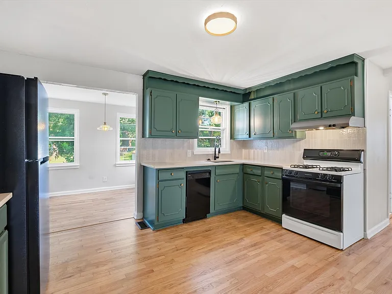 7725 Robinson St — Photo 10