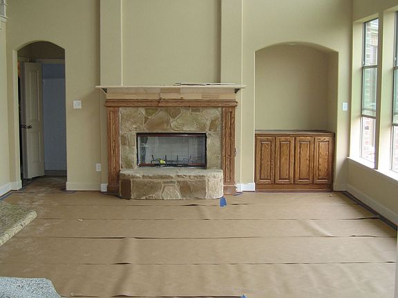 4th image of 808 Meadowlark Dr