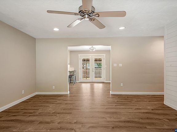 5th image of 1010 Arthur Way NW
