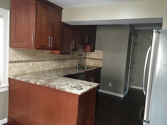2nd image of 30324 Gladstone St