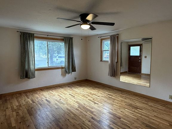 3rd image of 608 Endicott St