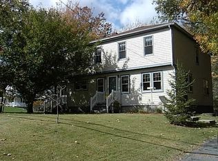 233 Hartford Ave W, Uxbridge, MA 01569