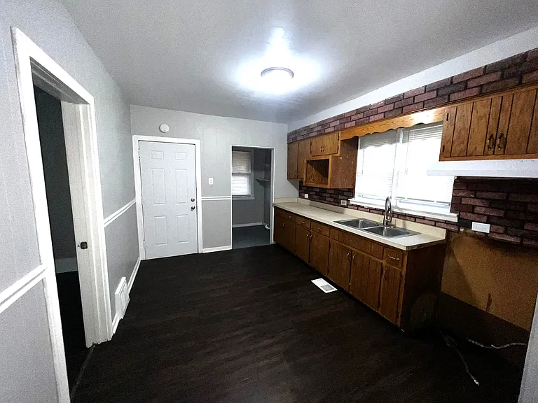 10655 S Hoxie Ave #1 — Photo 13
