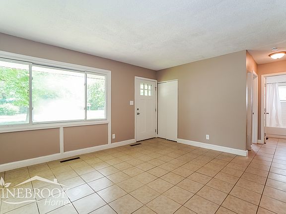 4th image of 1747 Brentnell Ave