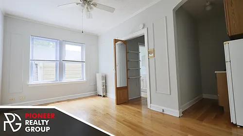 2855 N Burling St #202 Photo 1