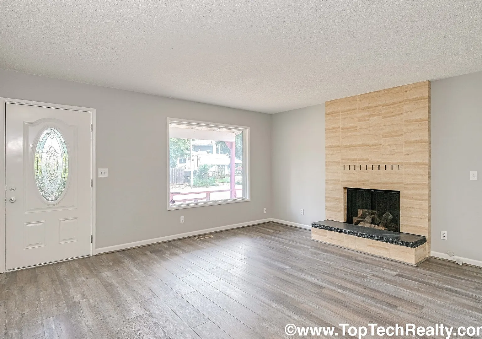Potential for Assistant living/ Adult Foster Care Home or Child Care ** Great Location** 1 level! — Photo 4