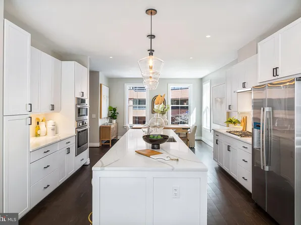 224 Canal Center Plz, Alexandria, VA 22314