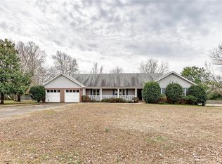 13 Crescent Dr, Cartersville, GA 30120